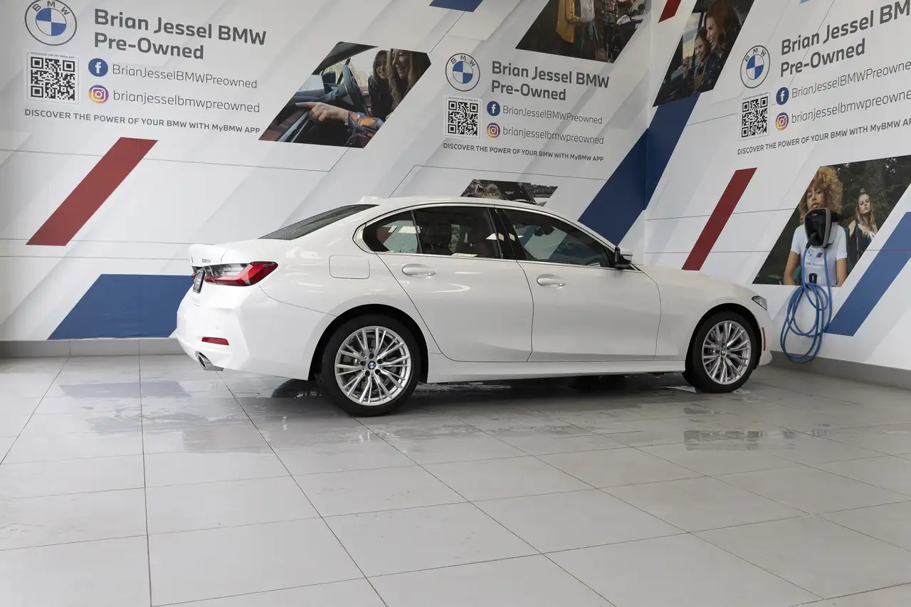 BMW 3 Series снимка BMW 3 Series