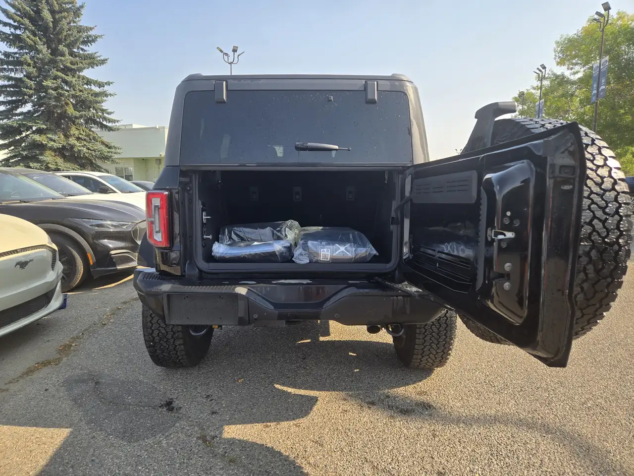 Ford Bronco photo Ford Bronco