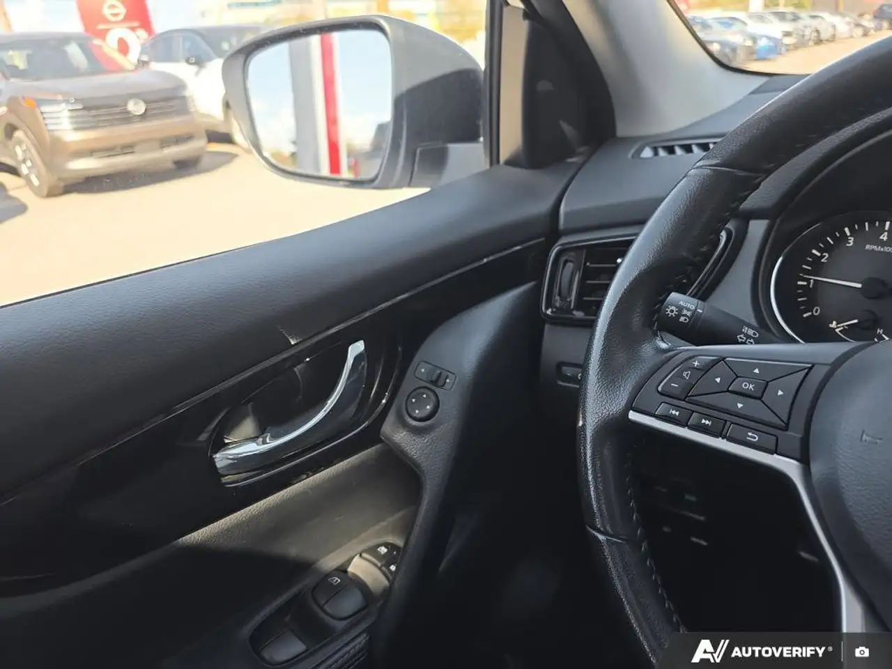 Nissan Qashqai снимка Nissan Qashqai