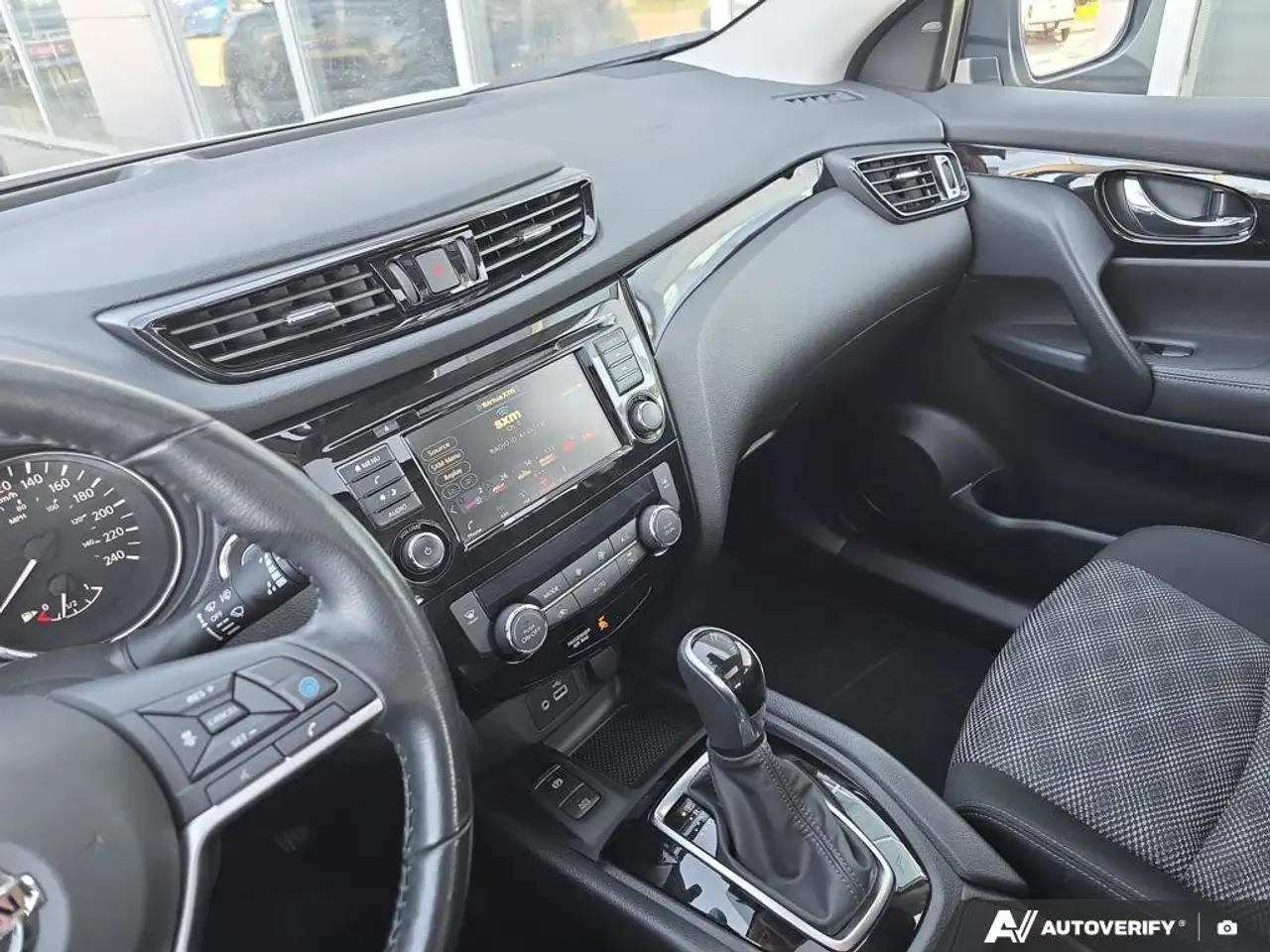 Nissan Qashqai снимка Nissan Qashqai