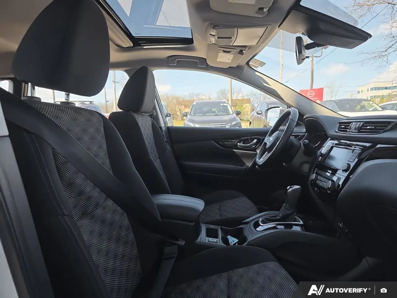 Nissan Qashqai снимка Nissan Qashqai