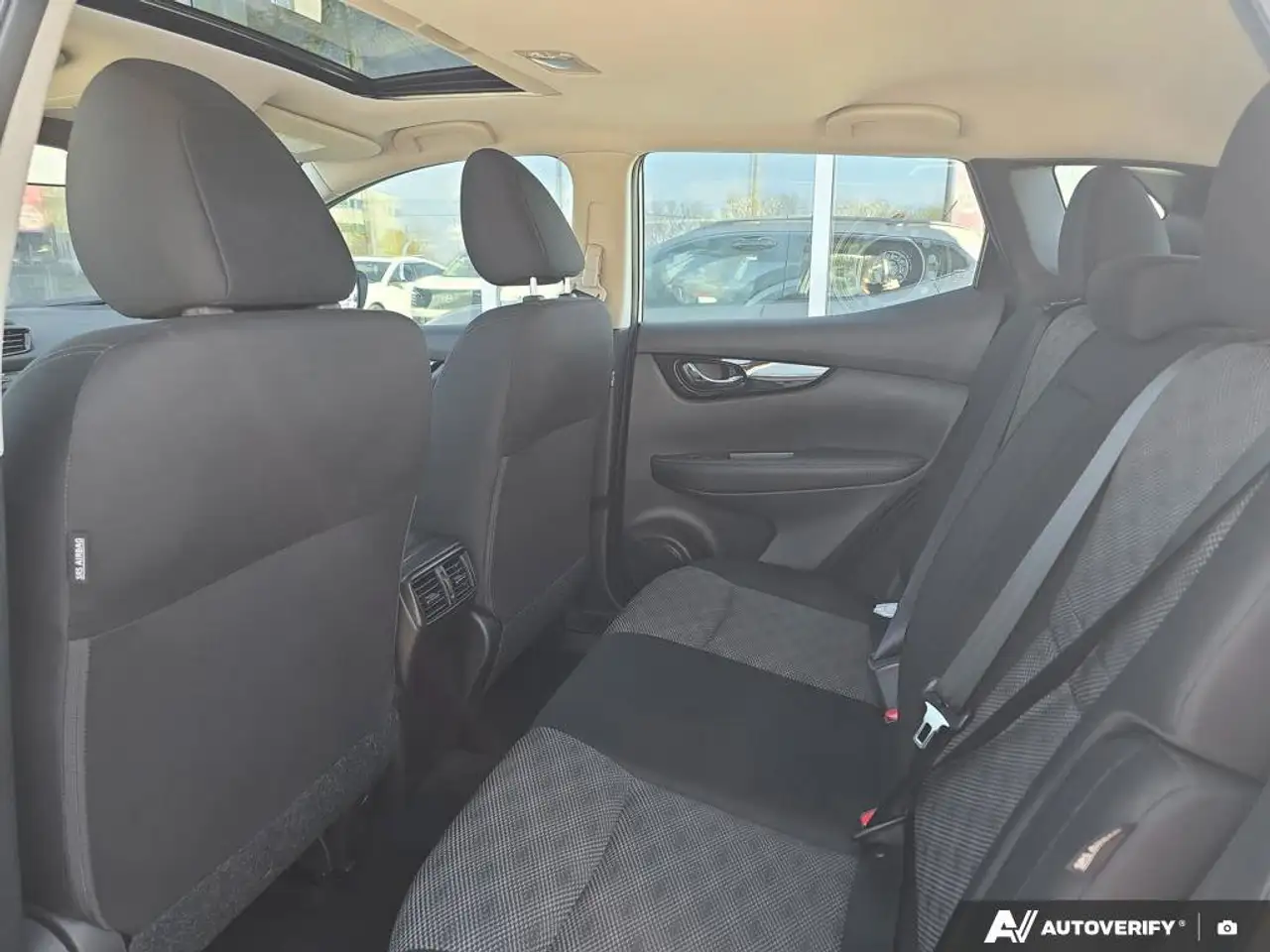 Nissan Qashqai снимка Nissan Qashqai