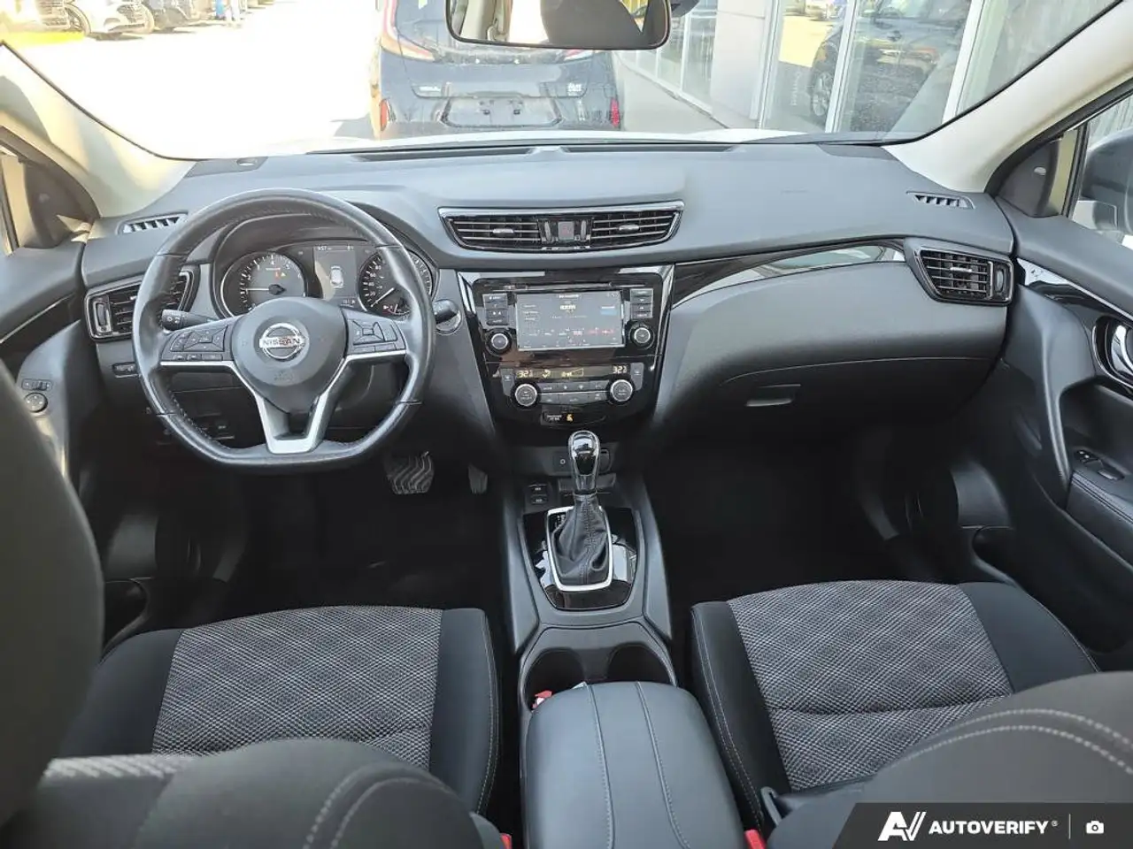 Nissan Qashqai снимка Nissan Qashqai