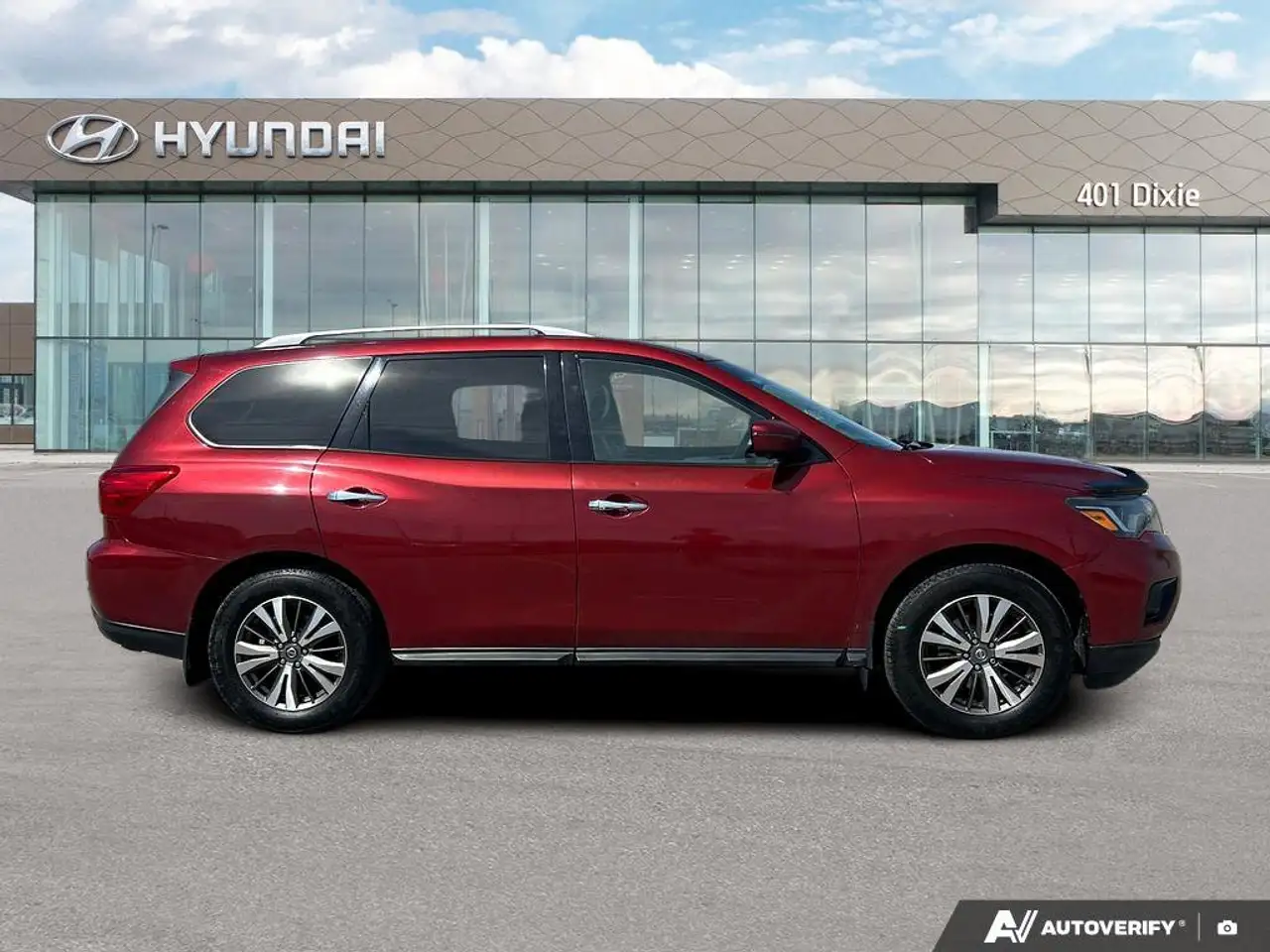 Nissan Pathfinder photo Nissan Pathfinder