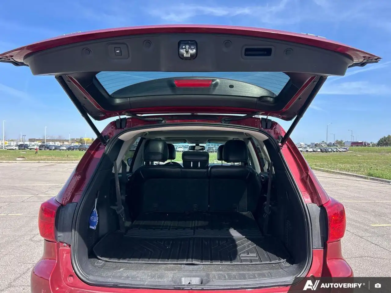 Nissan Pathfinder photo Nissan Pathfinder