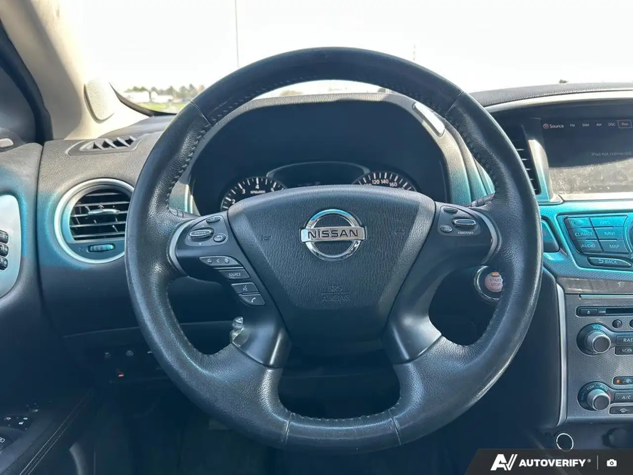 Nissan Pathfinder photo Nissan Pathfinder