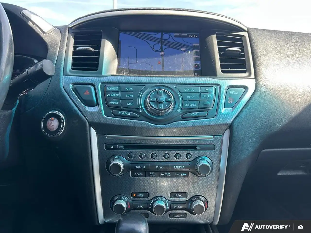 Nissan Pathfinder photo Nissan Pathfinder