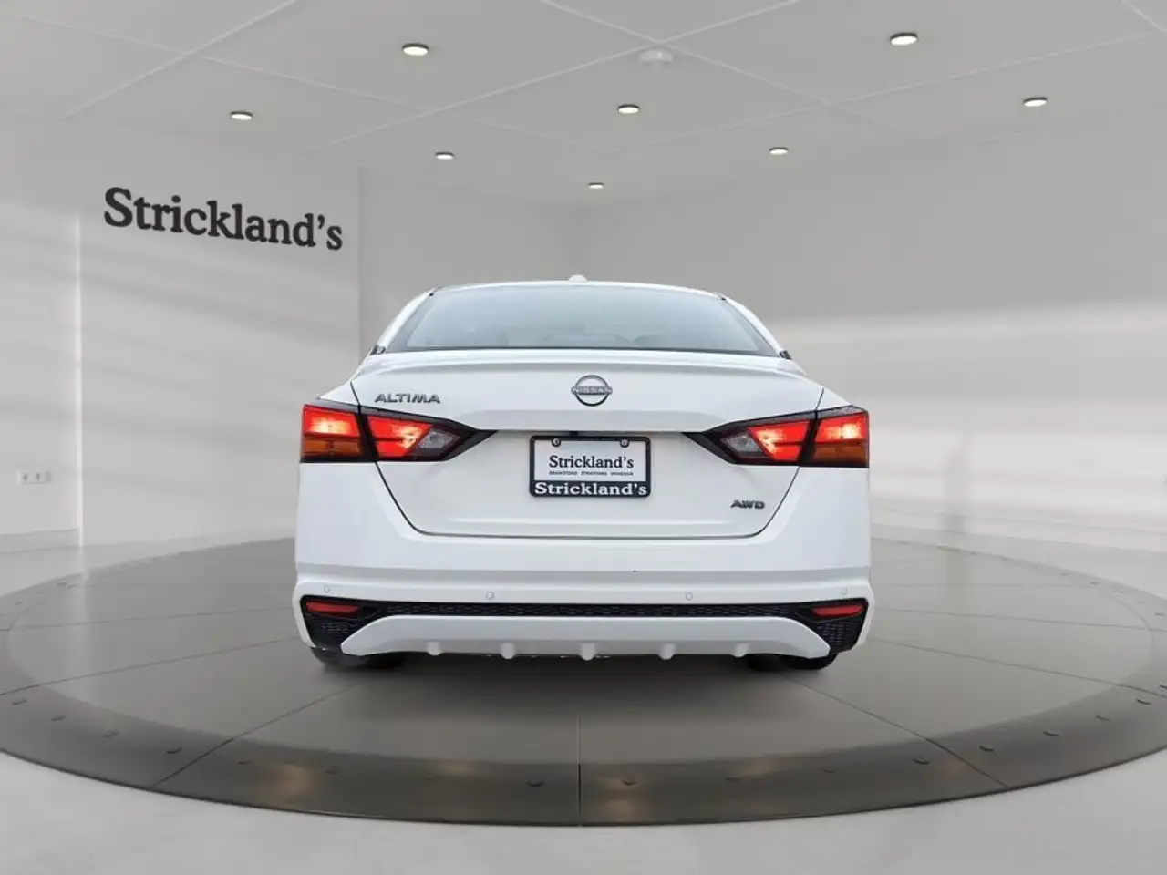 Nissan Altima снимка Nissan Altima
