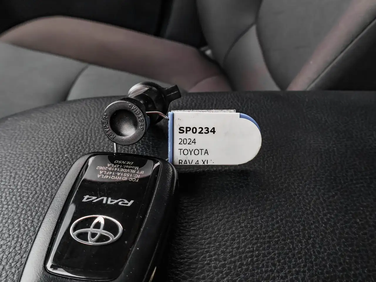Toyota RAV 4 снимка Toyota RAV 4