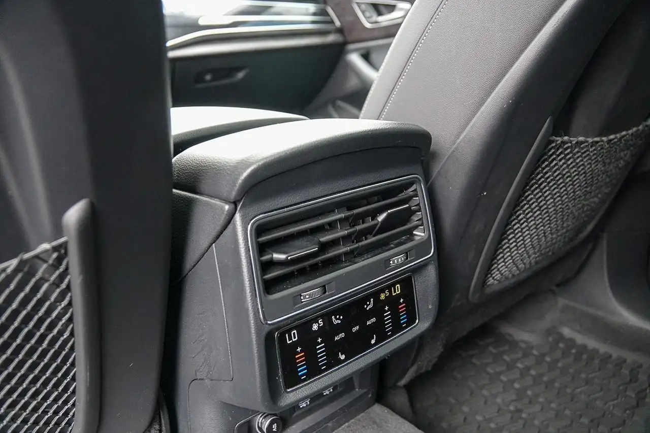 Audi Q8 photo Audi Q8