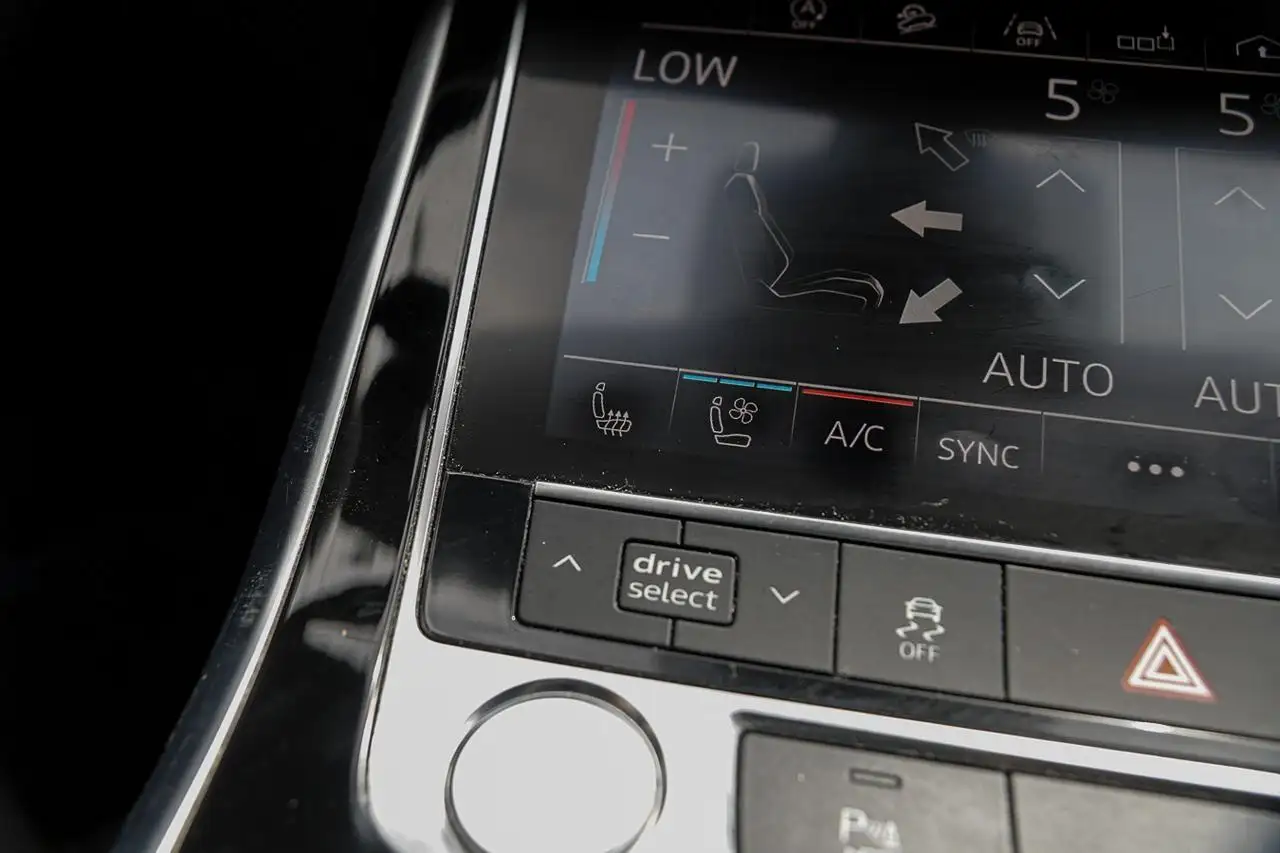 Audi Q8 photo Audi Q8