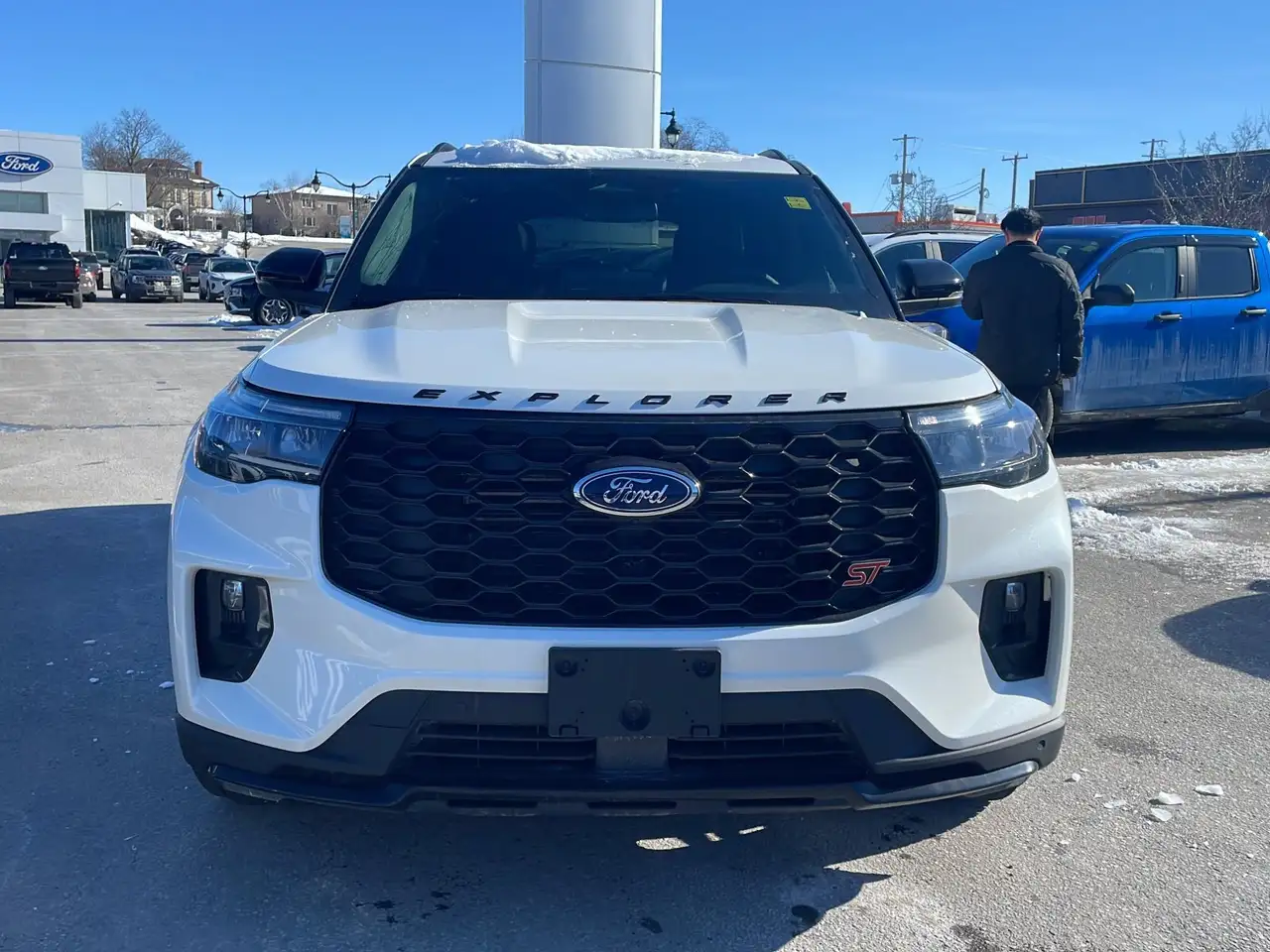 Ford Explorer снимка Ford Explorer