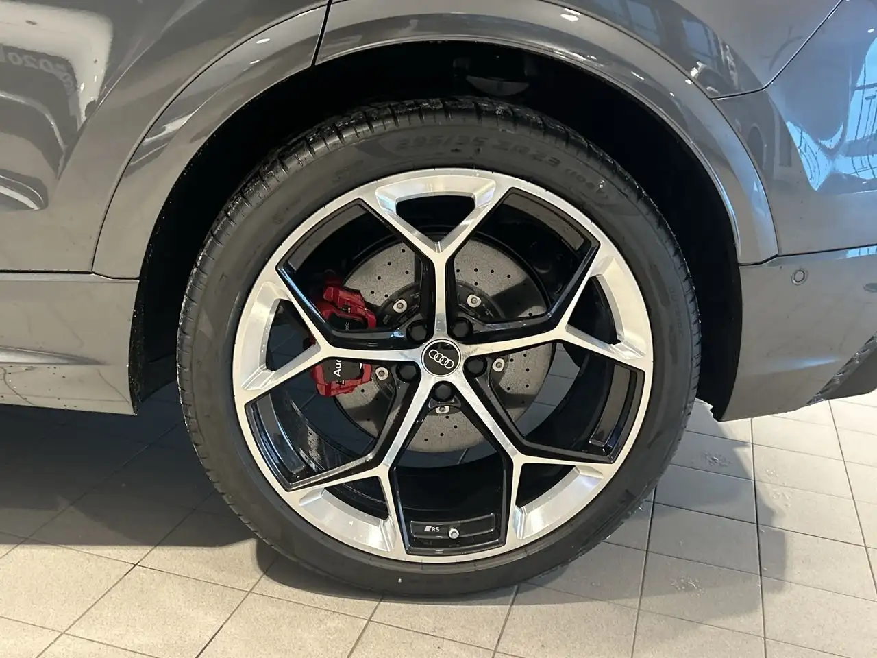 Audi RS Q8 снимка Audi RS Q8