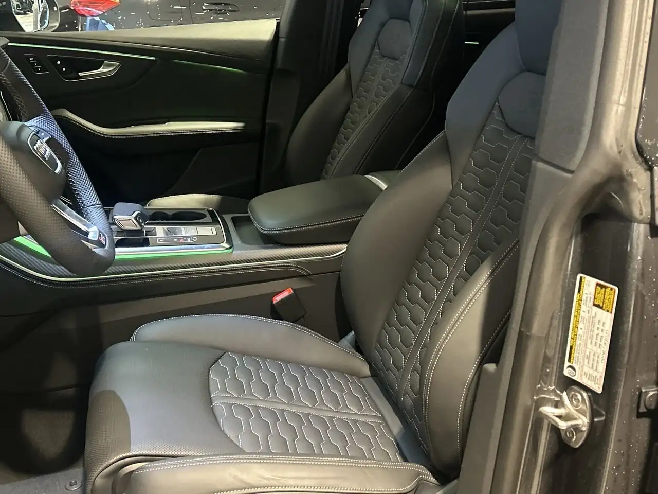 Audi RS Q8 снимка Audi RS Q8
