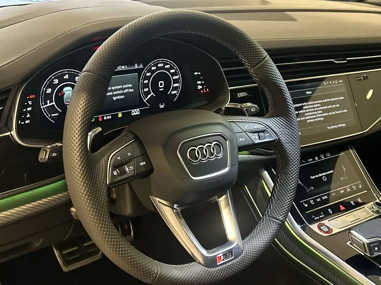 Audi RS Q8 снимка Audi RS Q8