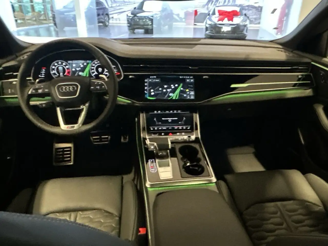 Audi RS Q8 снимка Audi RS Q8