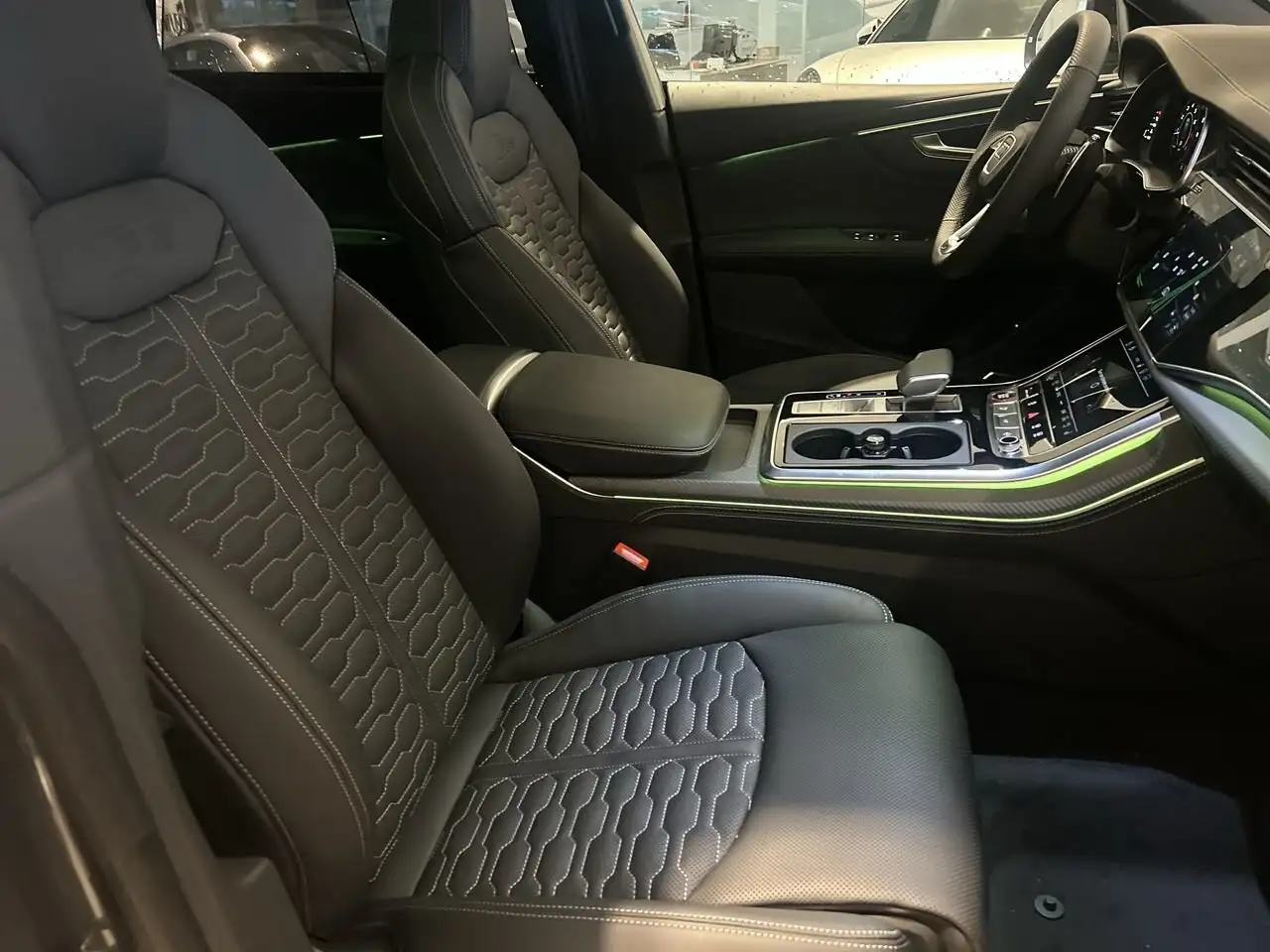 Audi RS Q8 снимка Audi RS Q8