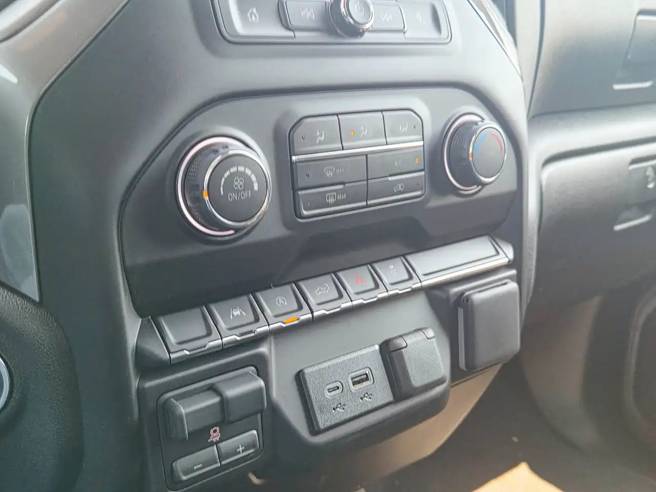 Chevrolet Silverado 1500 снимка Chevrolet Silverado 1500