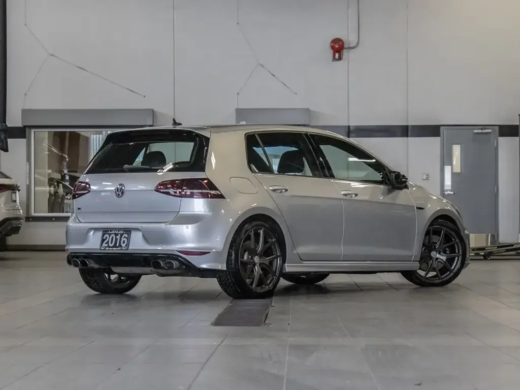 Volkswagen Golf R photo Volkswagen Golf R