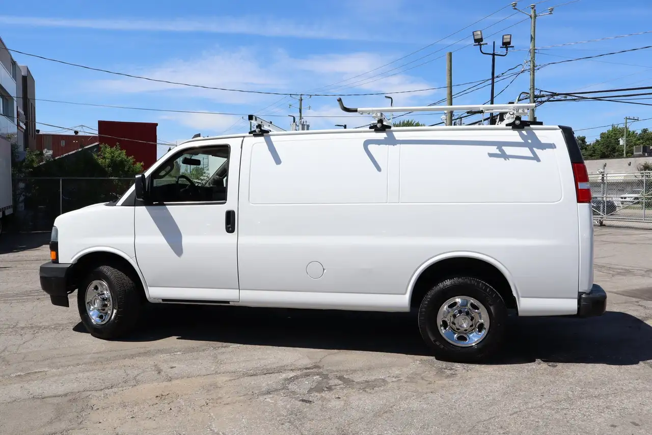 Chevrolet Express 2500 photo Chevrolet Express 2500