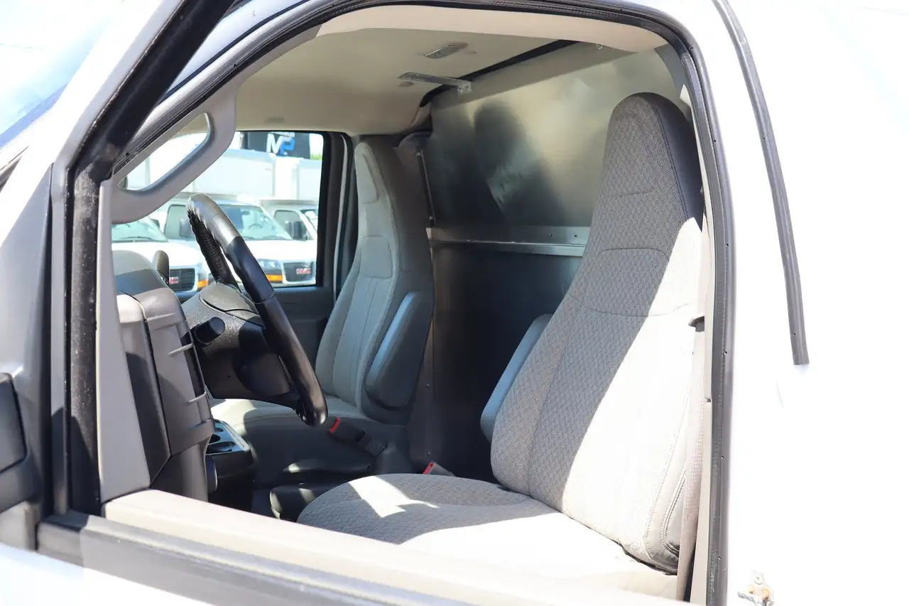 Chevrolet Express 2500 photo Chevrolet Express 2500
