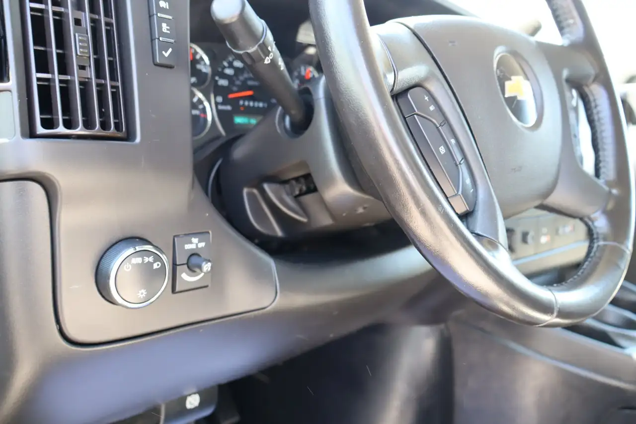 Chevrolet Express 2500 photo Chevrolet Express 2500