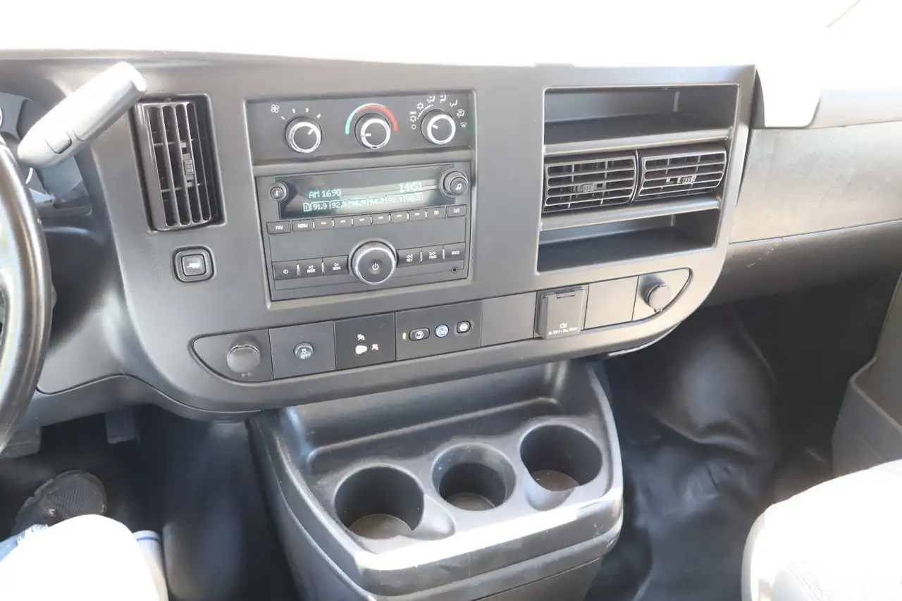 Chevrolet Express 2500 photo Chevrolet Express 2500