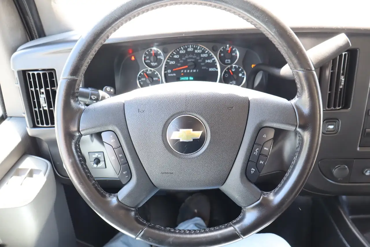 Chevrolet Express 2500 photo Chevrolet Express 2500