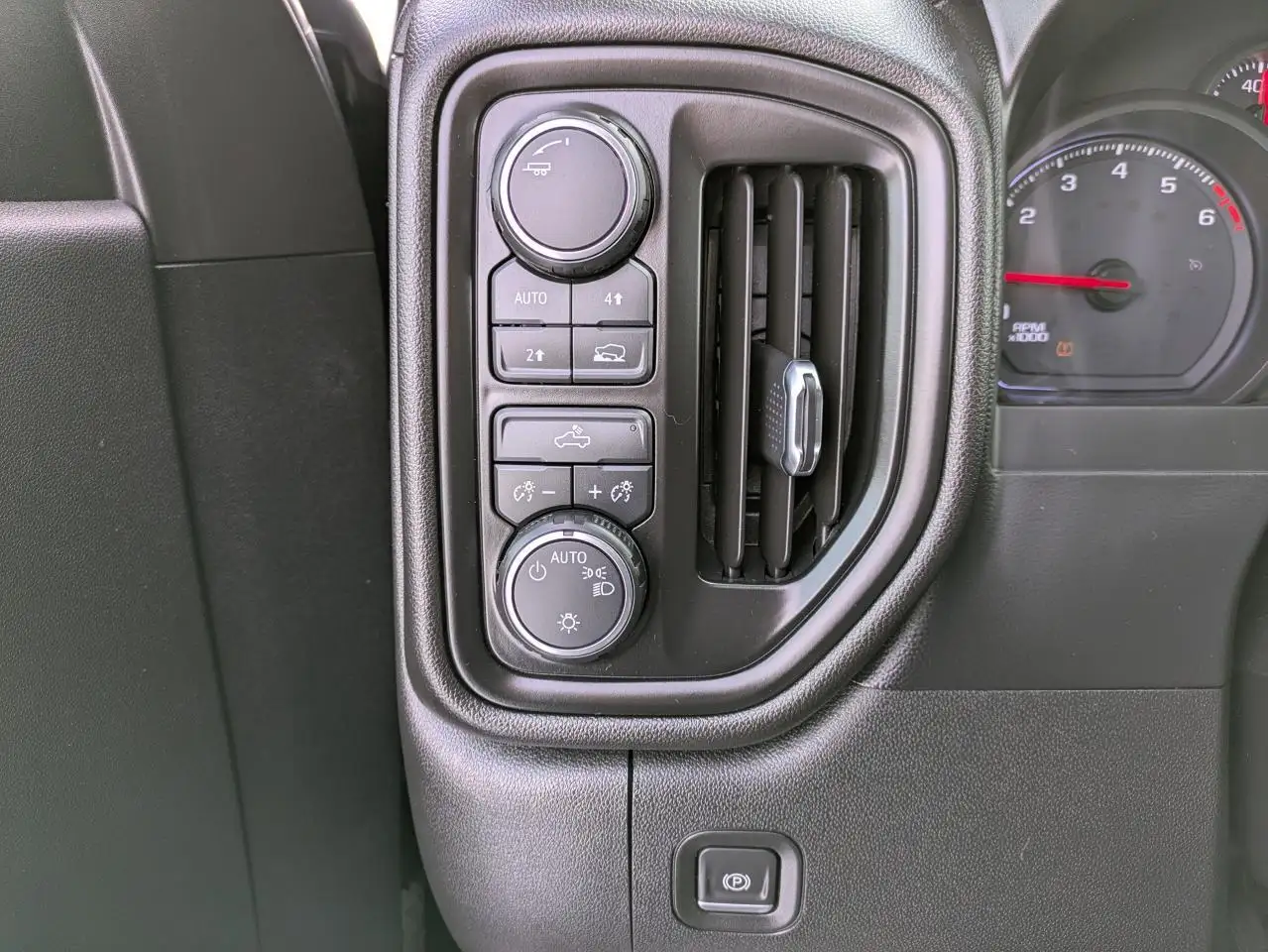 Chevrolet Silverado 1500 снимка Chevrolet Silverado 1500