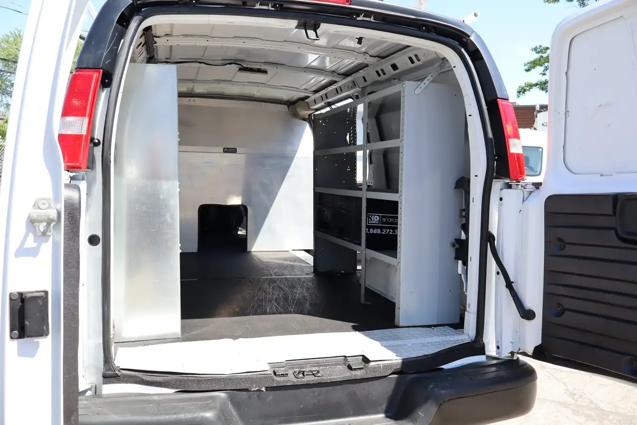 Chevrolet Express 2500 photo Chevrolet Express 2500