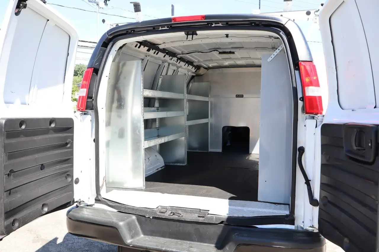 Chevrolet Express 2500 photo Chevrolet Express 2500
