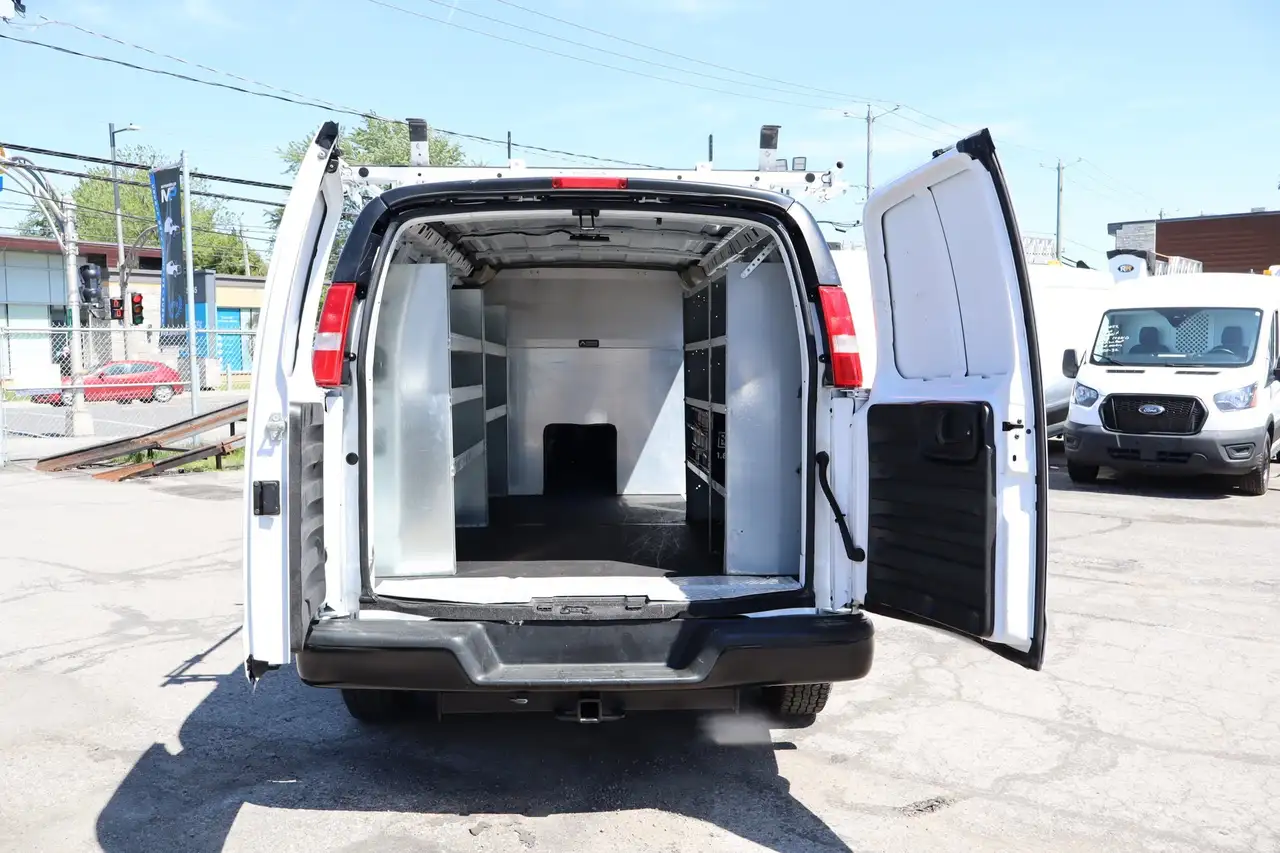 Chevrolet Express 2500 photo Chevrolet Express 2500
