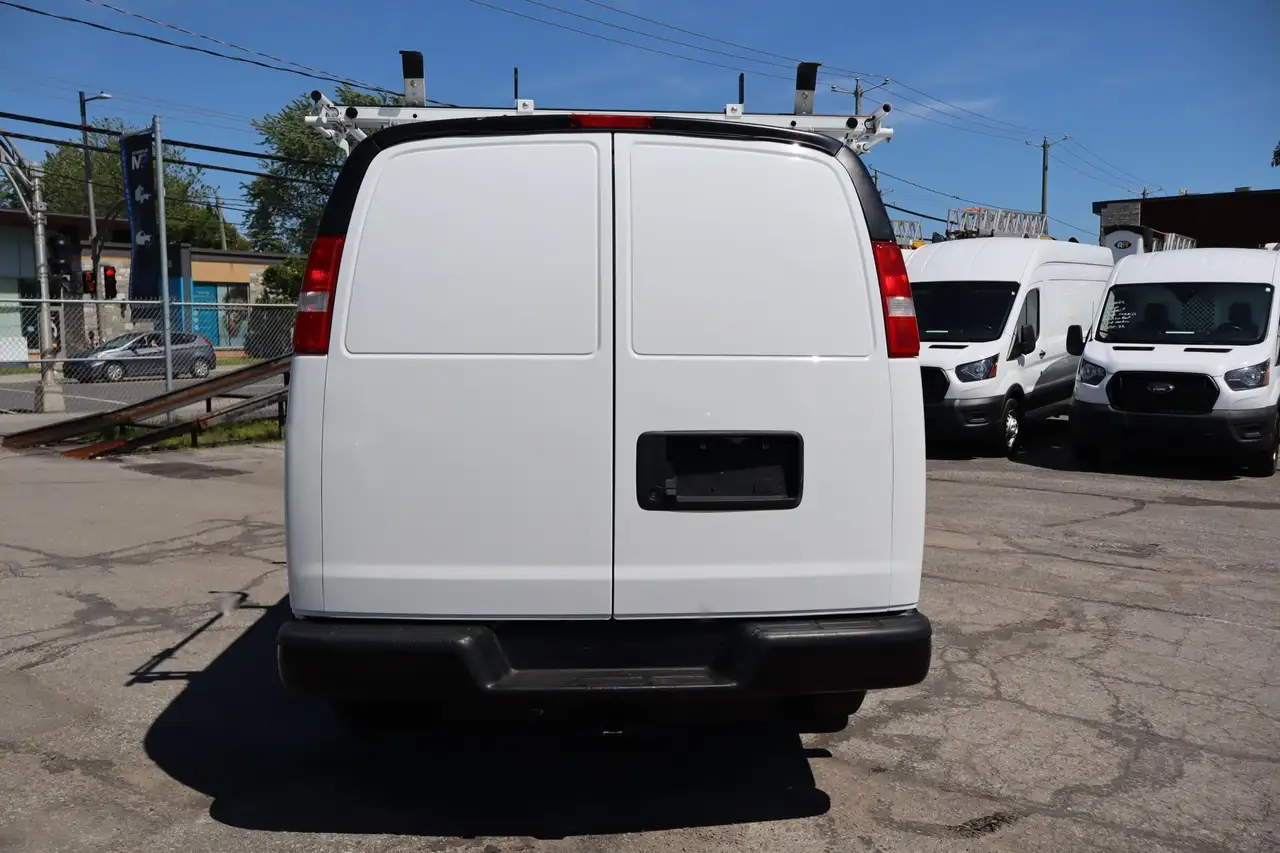 Chevrolet Express 2500 photo Chevrolet Express 2500