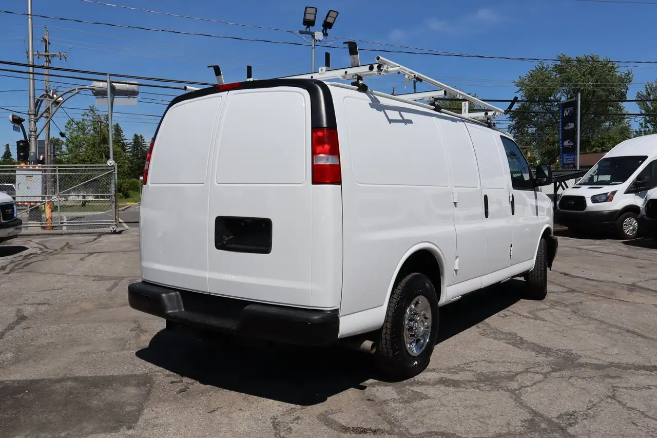 Chevrolet Express 2500 photo Chevrolet Express 2500