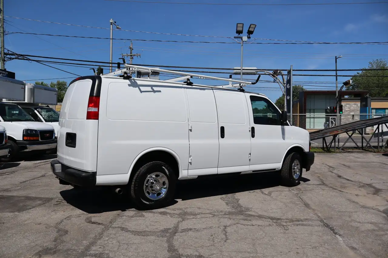 Chevrolet Express 2500 photo Chevrolet Express 2500
