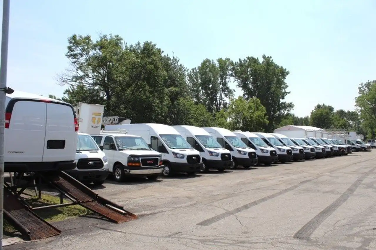 Chevrolet Express 2500 photo Chevrolet Express 2500