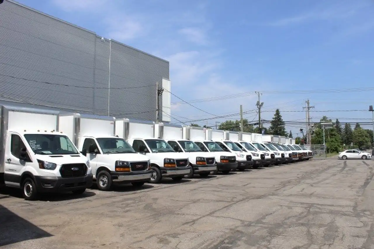 Chevrolet Express 2500 photo Chevrolet Express 2500
