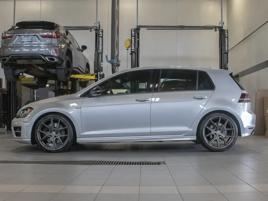 Volkswagen Golf R photo Volkswagen Golf R
