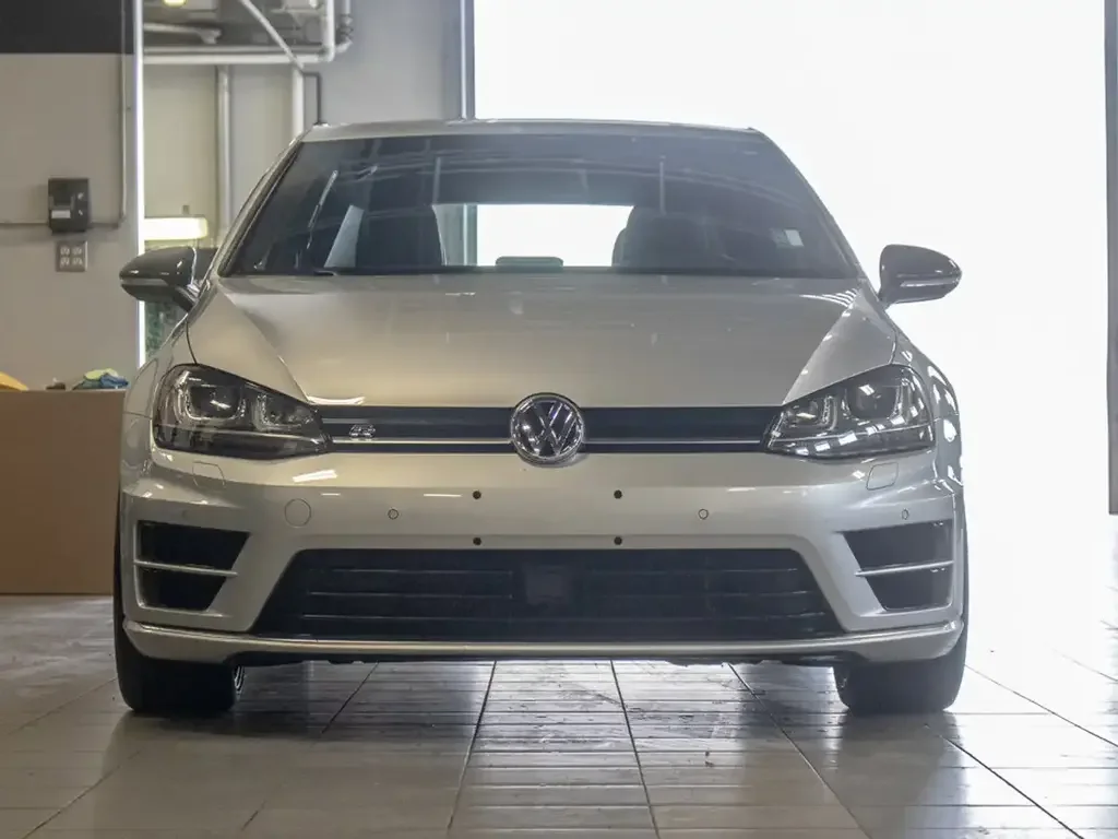 Volkswagen Golf R photo Volkswagen Golf R