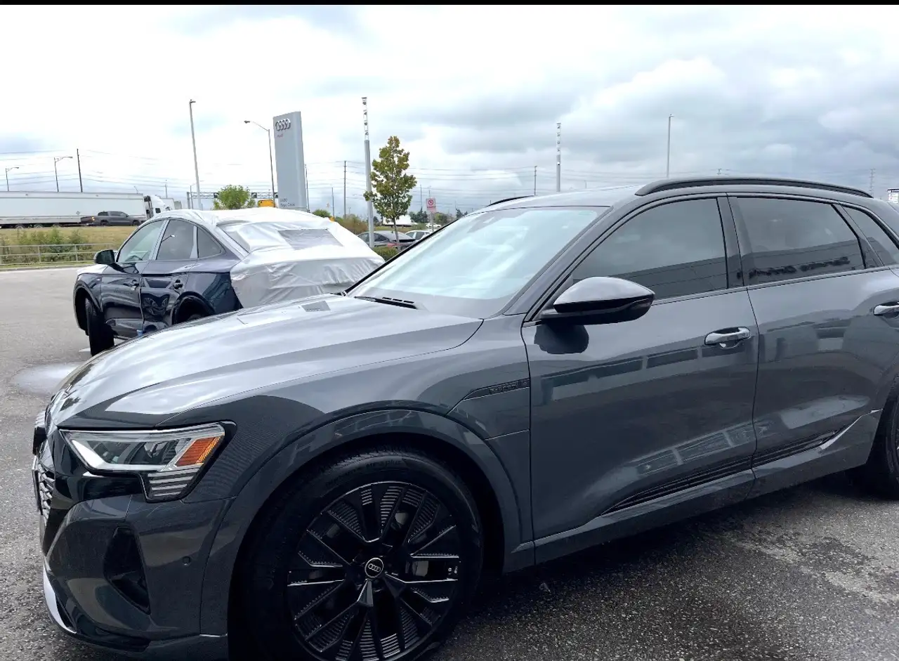 Audi Q8 e-tron photo Audi Q8 e-tron