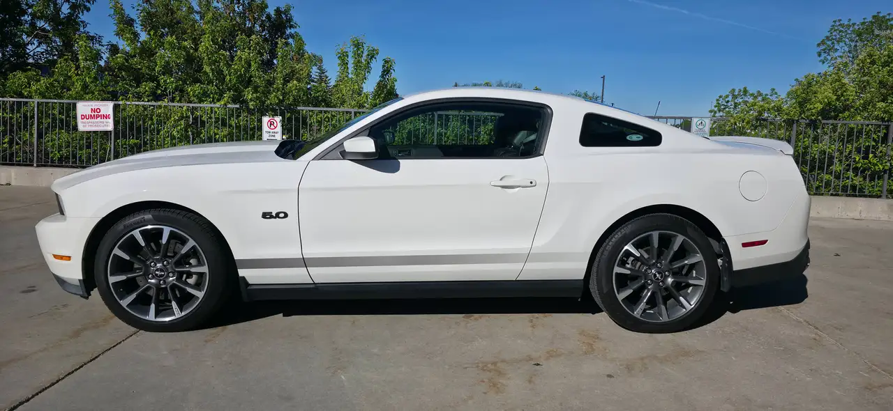 Ford Mustang photo Ford Mustang