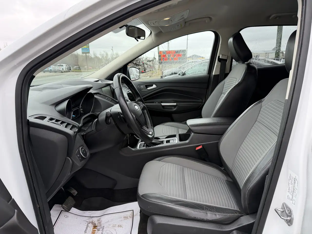 Ford Escape снимка Ford Escape