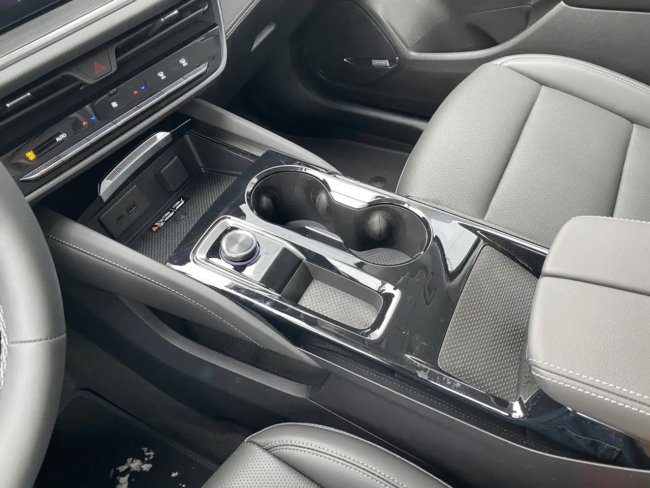 Buick Envision photo Buick Envision