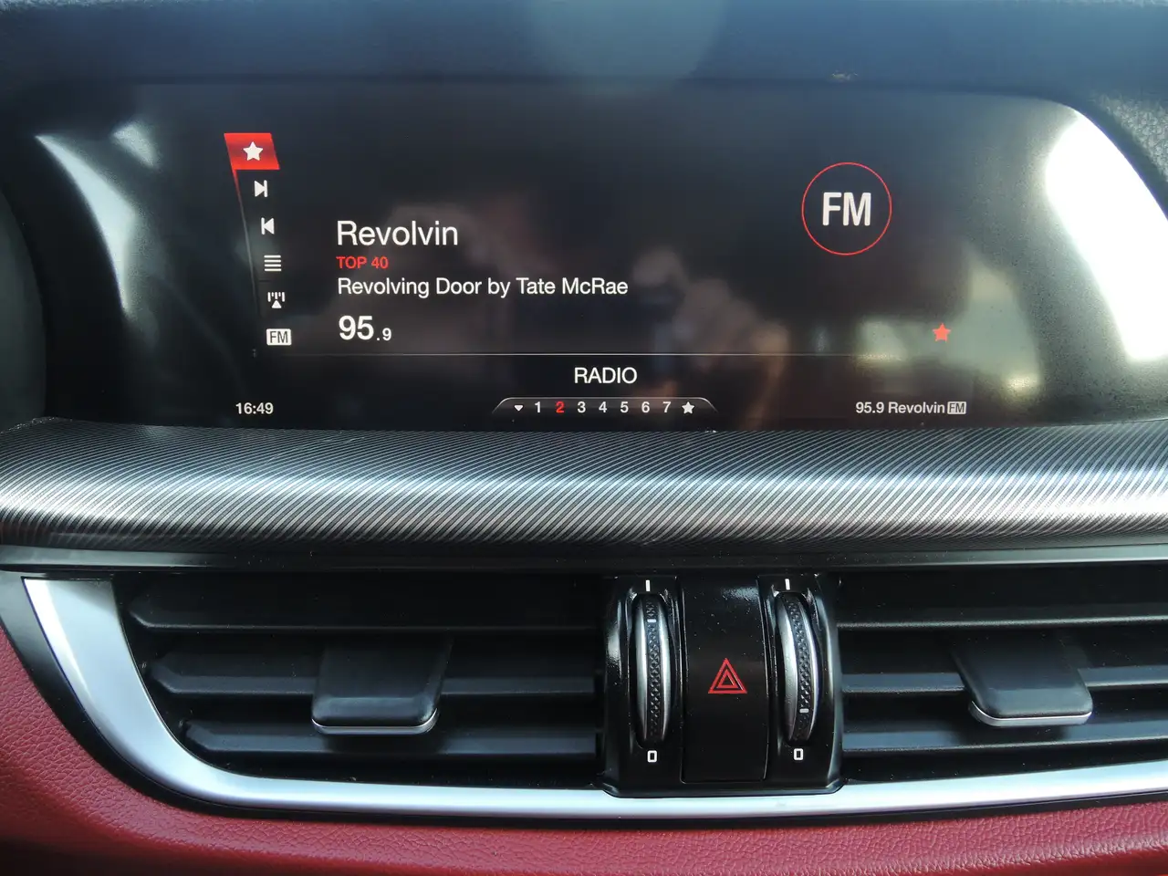 Alfa Romeo Stelvio photo Alfa Romeo Stelvio