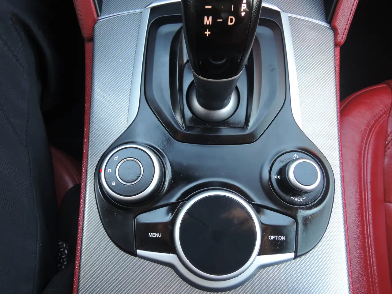 Alfa Romeo Stelvio photo Alfa Romeo Stelvio