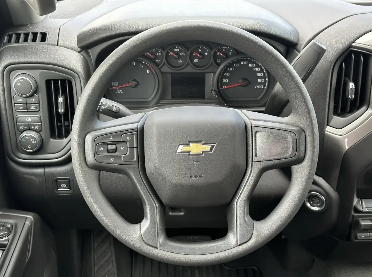 Chevrolet Silverado 1500 снимка Chevrolet Silverado 1500