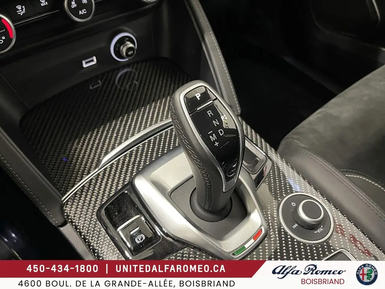 Alfa Romeo Stelvio снимка Alfa Romeo Stelvio