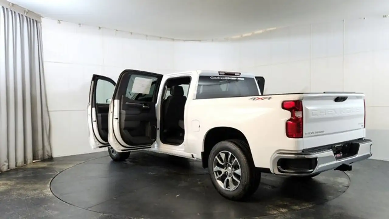 Chevrolet Silverado 1500 photo Chevrolet Silverado 1500