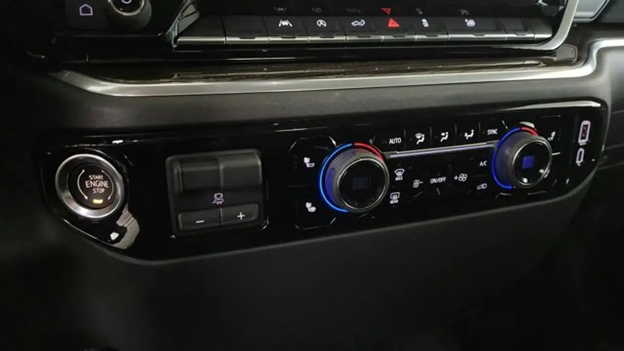 Chevrolet Silverado 1500 photo Chevrolet Silverado 1500