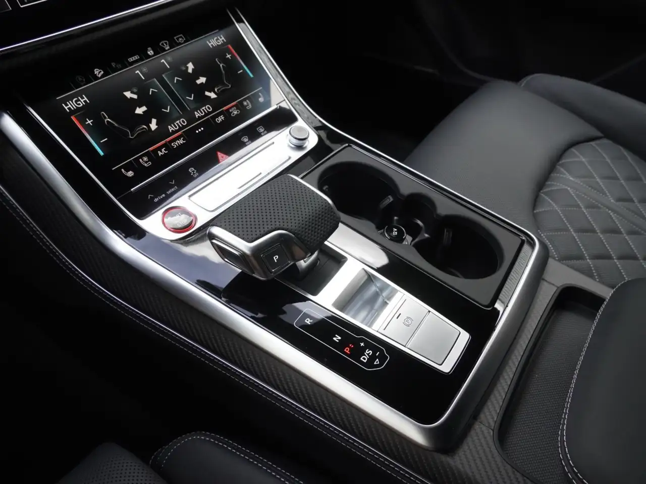 Audi SQ7 photo Audi SQ7